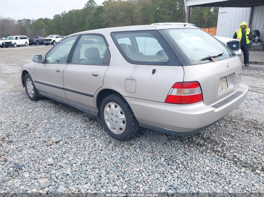 1HGCE1821VA008895 1997 HONDA ACCORD photo no. 3
