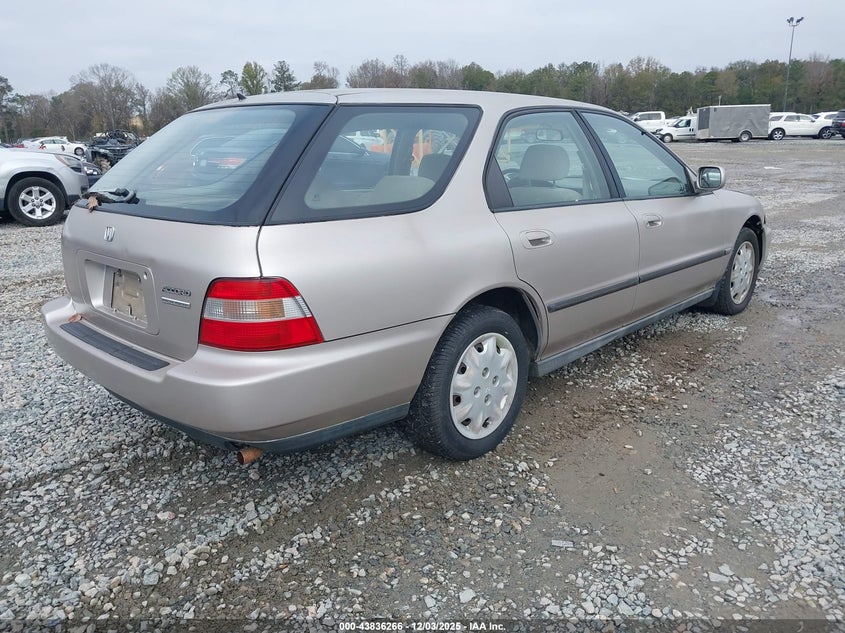1HGCE1821VA008895 1997 HONDA ACCORD photo no. 4