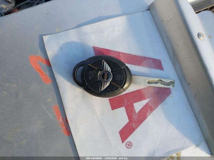 2005 Mini Cooper S VIN: WMWRH33455TF81002 Lot: 43836850