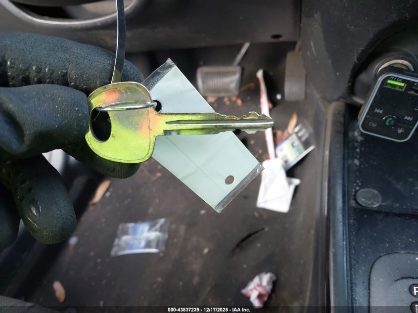 2011 Kia Soul + VIN: KNDJT2A21B7233886 Lot: 43837239