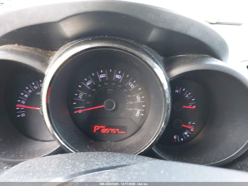 2011 Kia Soul + VIN: KNDJT2A21B7233886 Lot: 43837239