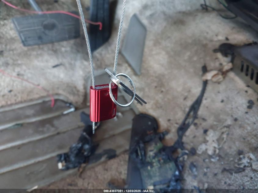 1993 Chevrolet Suburban C1500 VIN: 1GNEC16K9PJ323342 Lot: 43837351