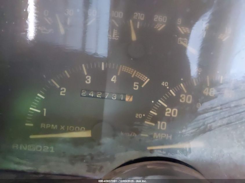 1993 Chevrolet Suburban C1500 VIN: 1GNEC16K9PJ323342 Lot: 43837351