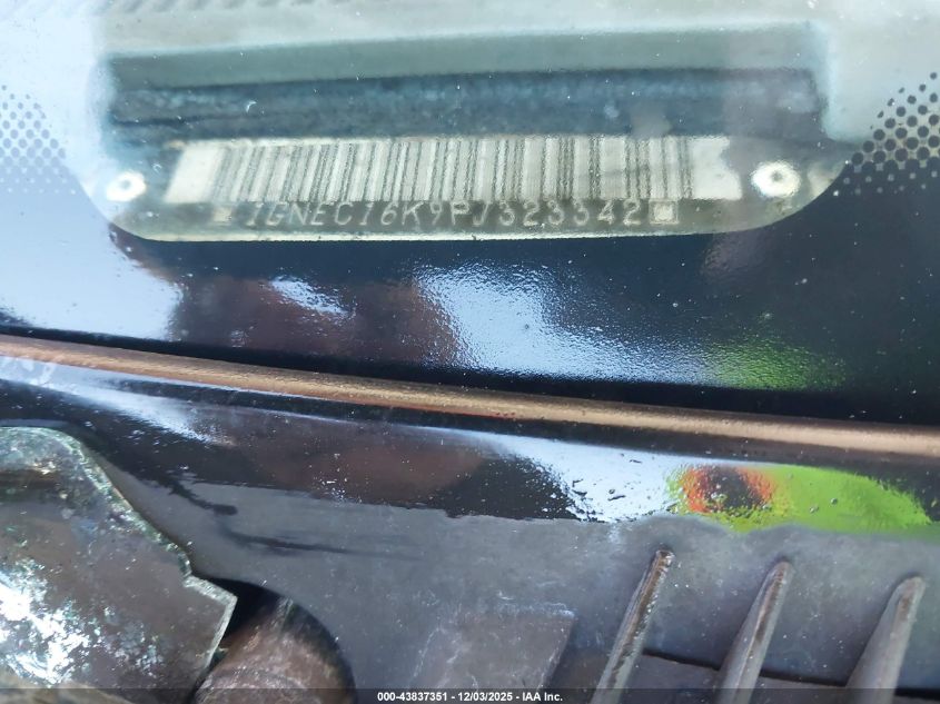 1993 Chevrolet Suburban C1500 VIN: 1GNEC16K9PJ323342 Lot: 43837351