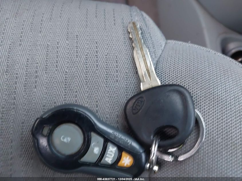 2007 Kia Rondo Lx V6 VIN: KNAFG526277080890 Lot: 43837721