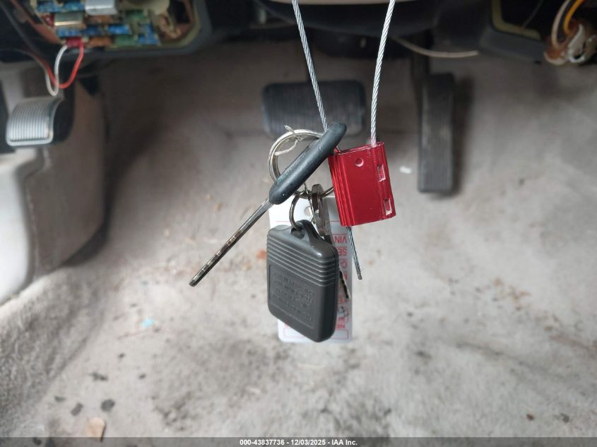 1996 Lincoln Town Car Executive VIN: 1LNLM81W5TY646462 Lot: 43837736