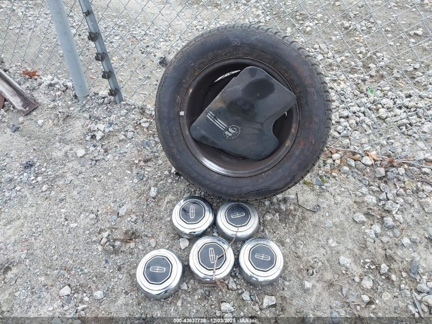 1996 Lincoln Town Car Executive VIN: 1LNLM81W5TY646462 Lot: 43837736