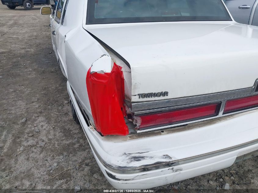 1996 Lincoln Town Car Executive VIN: 1LNLM81W5TY646462 Lot: 43837736