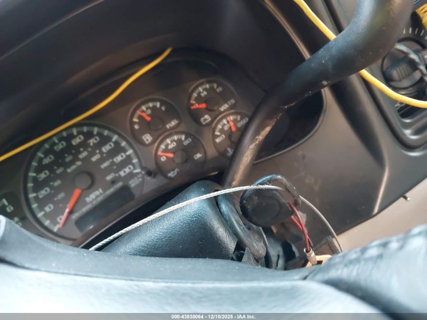 2002 GMC Yukon Slt VIN: 1GKEK13Z02J249030 Lot: 43838064