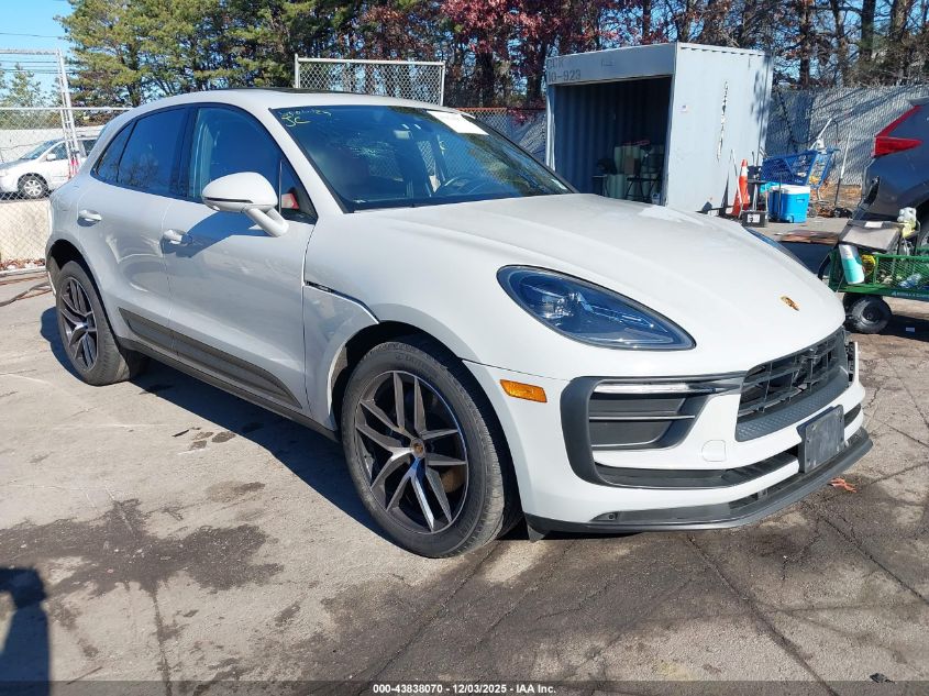 PORSCHE MACAN T