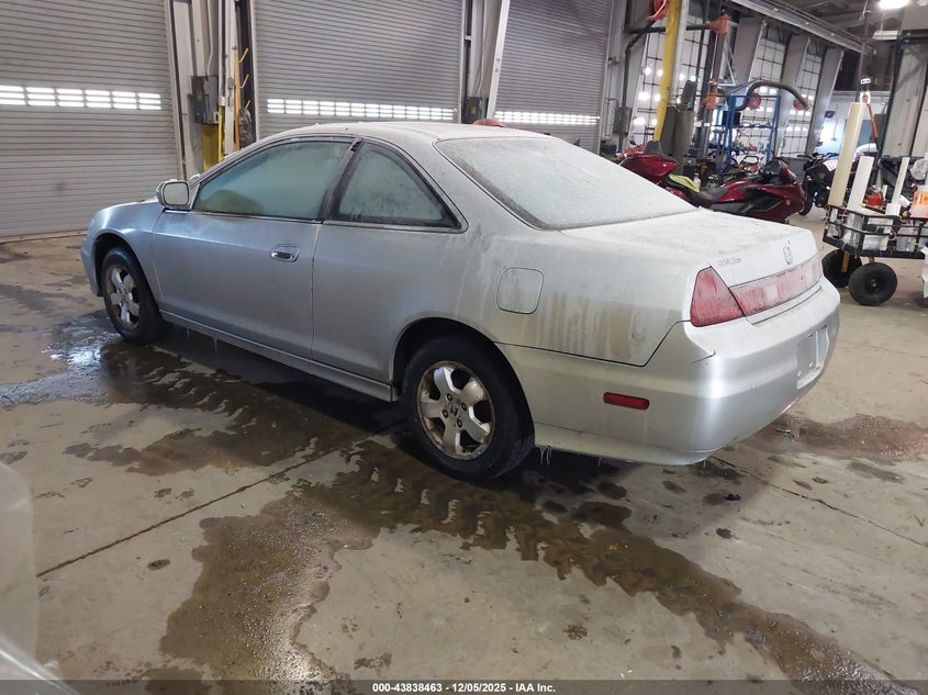 1HGCG32501A030860 2001 HONDA ACCORD photo no. 3
