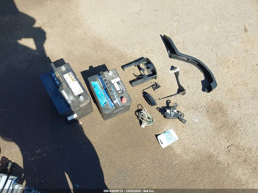 2002 Lexus Is 300 Base W/5-Speed Manual VIN: JTHBD192920046547 Lot: 43839112