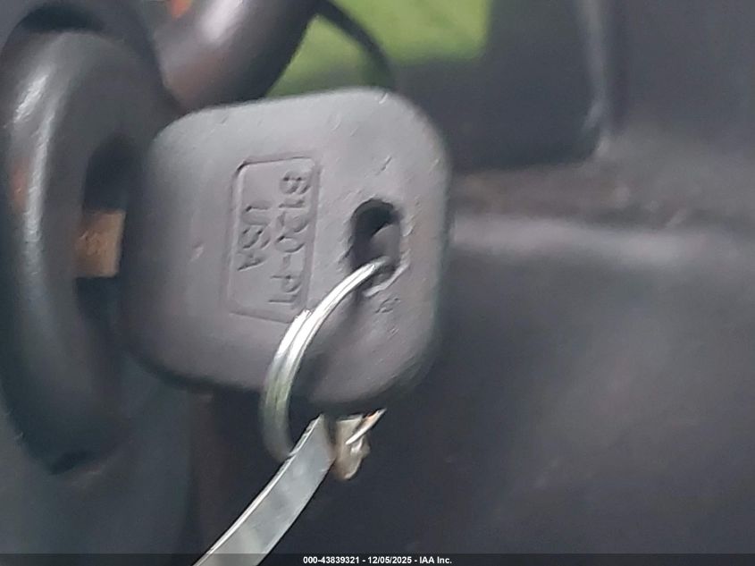 2017 Chevrolet Express Cutaway Work Van VIN: 1GB0GRFG0H1204117 Lot: 43839321