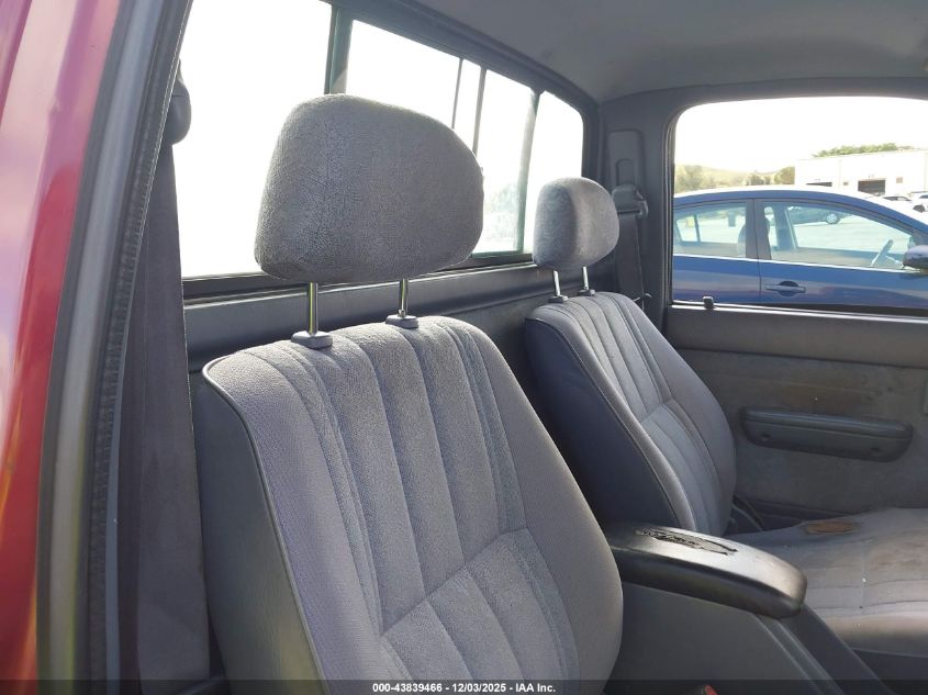 2000 Toyota Tacoma Prerunner VIN: 5TENM92N8YZ696531 Lot: 43839466