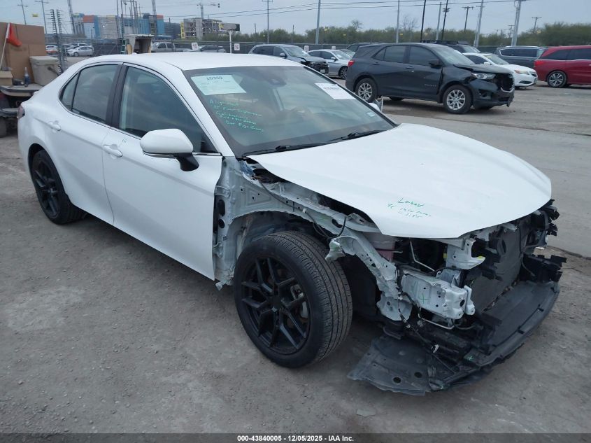 TOYOTA CAMRY SE