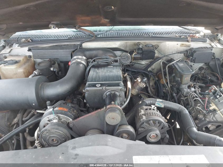 1994 Chevrolet Suburban K2500 VIN: 1GNGK26N9RJ315840 Lot: 43840229