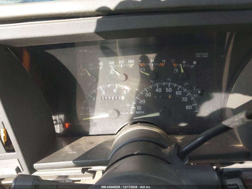 1994 Chevrolet Suburban K2500 VIN: 1GNGK26N9RJ315840 Lot: 43840229