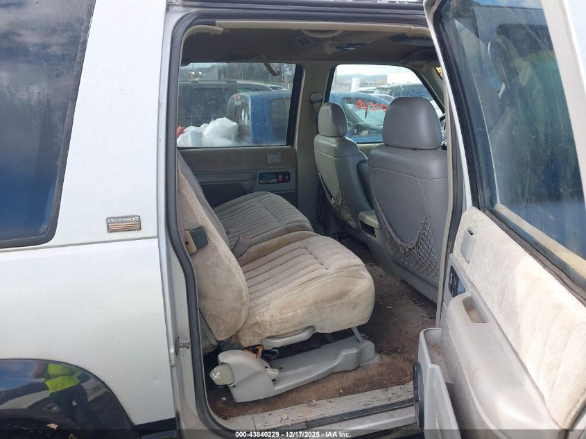 1994 Chevrolet Suburban K2500 VIN: 1GNGK26N9RJ315840 Lot: 43840229