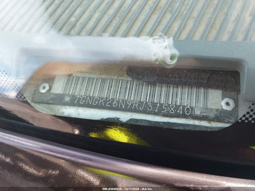 1994 Chevrolet Suburban K2500 VIN: 1GNGK26N9RJ315840 Lot: 43840229