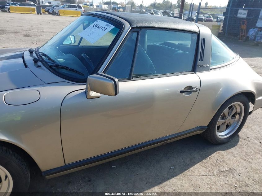 1985 Porsche 911 Carrera VIN: WP0EB0917FS161518 Lot: 43840373