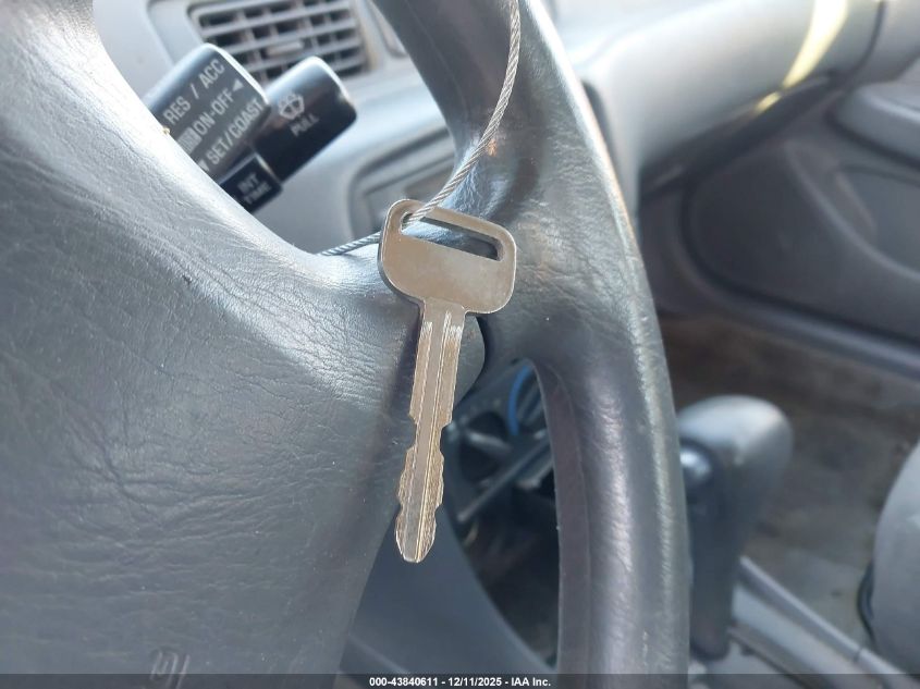 2000 Toyota Camry Le VIN: 4T1BG22K3YU649094 Lot: 43840611