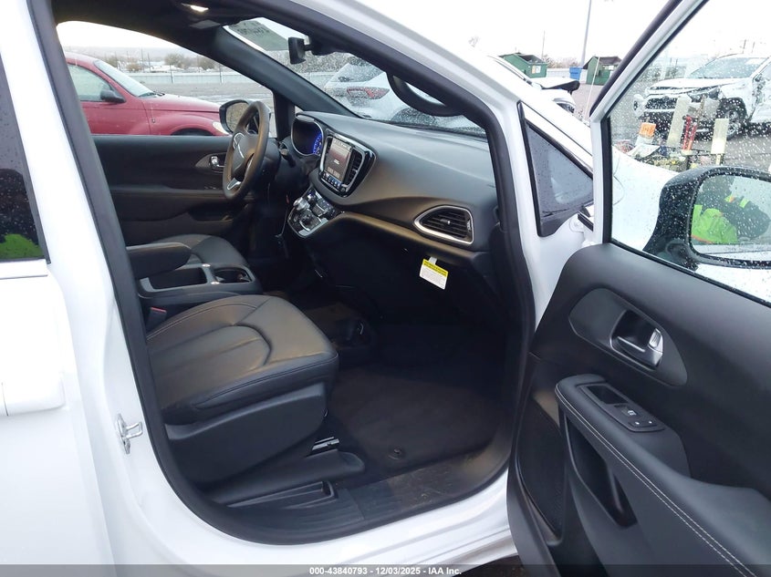 2C4RC1BG8TR156960 2026 CHRYSLER PACIFICA photo no. 5