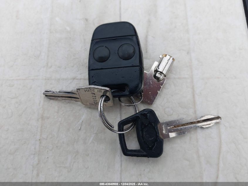 1998 Land Rover Defender VIN: SALLDVA68WA138598 Lot: 43840908