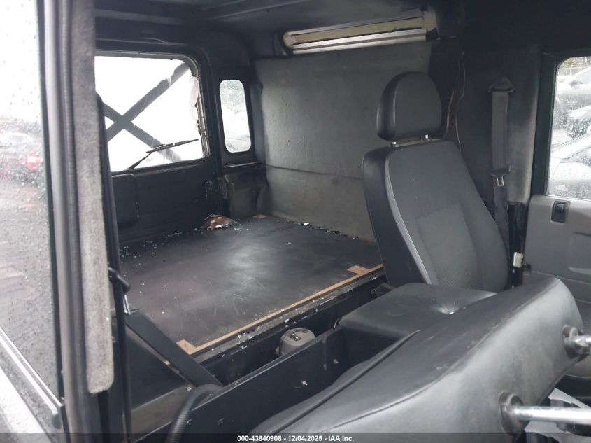 1998 Land Rover Defender VIN: SALLDVA68WA138598 Lot: 43840908