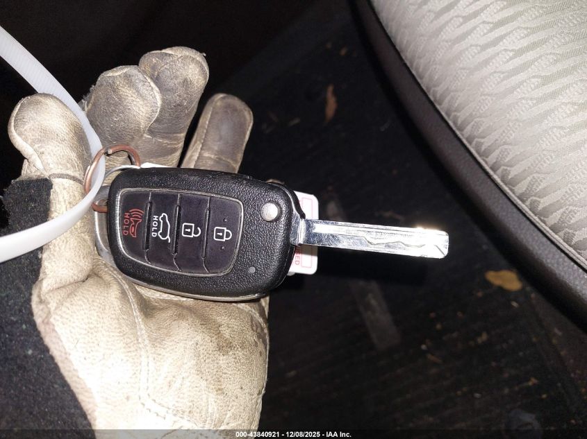 2017 Hyundai Santa Fe Sport 2.4L VIN: 5NMZUDLBXHH035060 Lot: 43840921