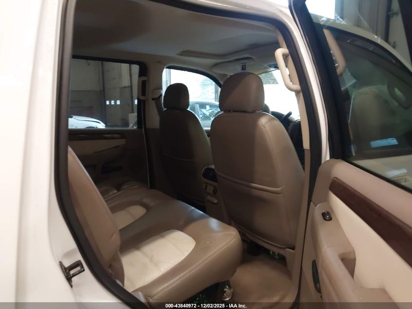 2004 Ford Explorer VIN: 1FMDU74K942A06525 Lot: 43840972