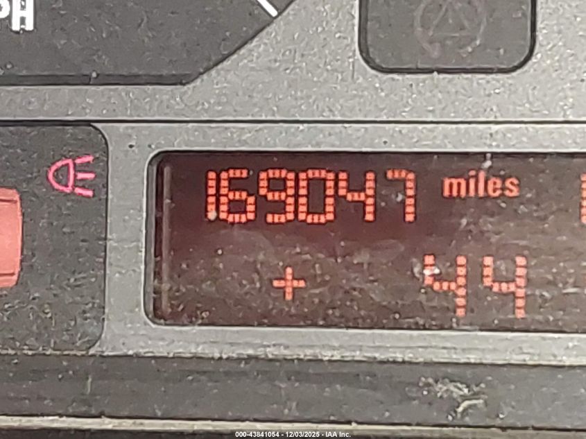 2005 BMW 325Xi VIN: WBAEU33415PR18801 Lot: 43841054