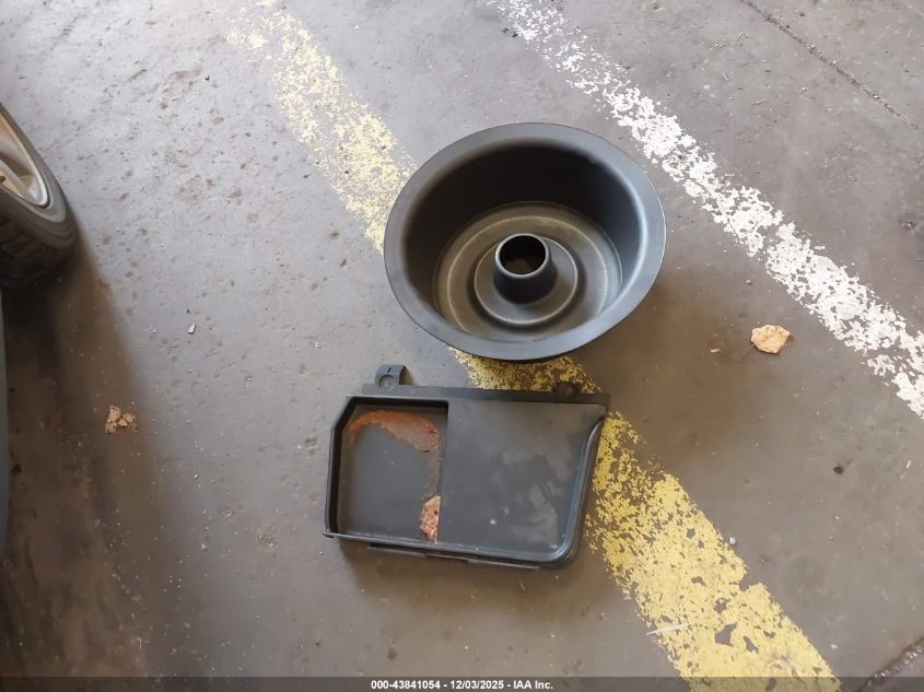 2005 BMW 325Xi VIN: WBAEU33415PR18801 Lot: 43841054