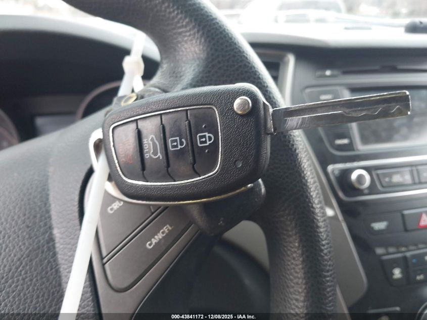 2017 Hyundai Santa Fe Sport 2.4L VIN: 5XYZTDLB0HG382202 Lot: 43841172