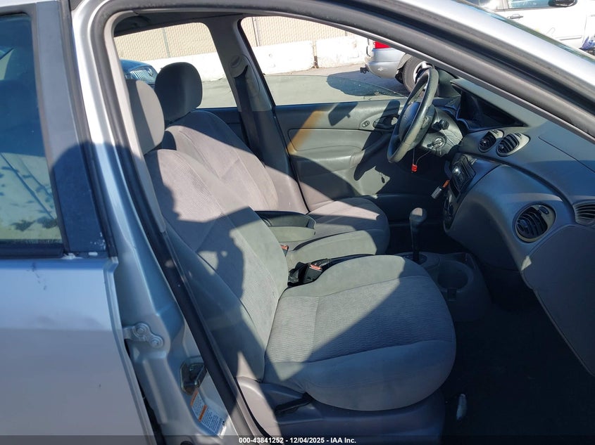 1FAHP34391W108416 2001 FORD FOCUS photo no. 5