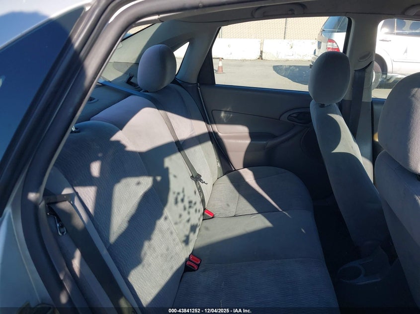 1FAHP34391W108416 2001 FORD FOCUS photo no. 8