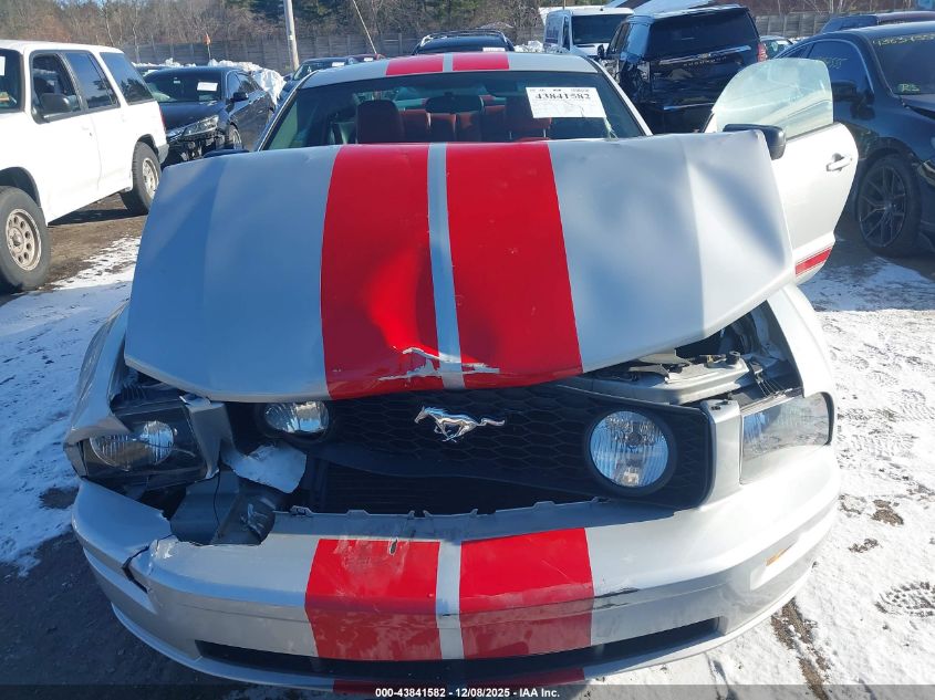 2005 Ford Mustang Gt Deluxe/Gt Premium VIN: 1ZVHT82H855126139 Lot: 43841582