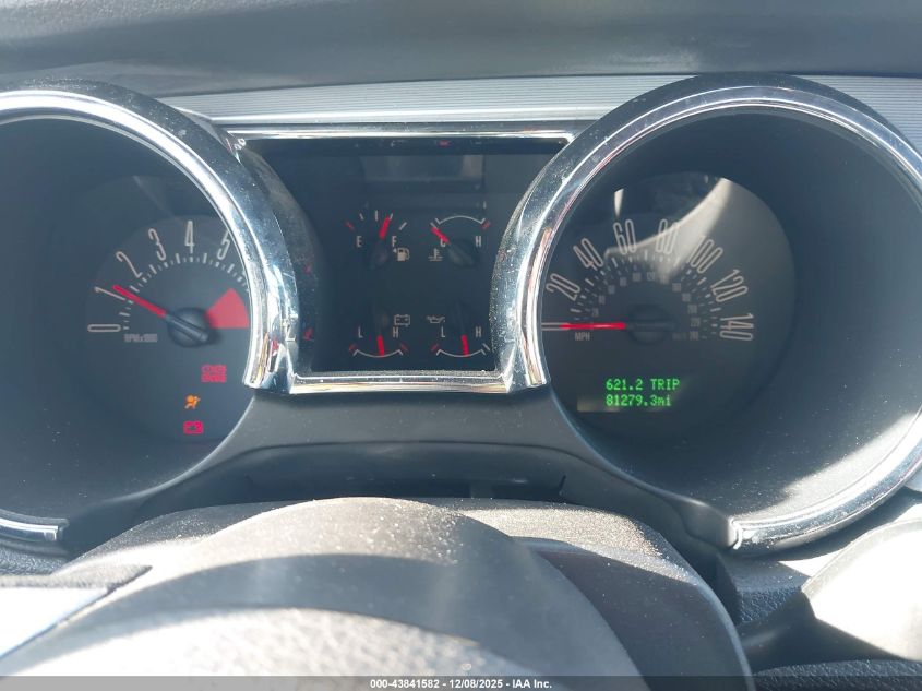 2005 Ford Mustang Gt Deluxe/Gt Premium VIN: 1ZVHT82H855126139 Lot: 43841582