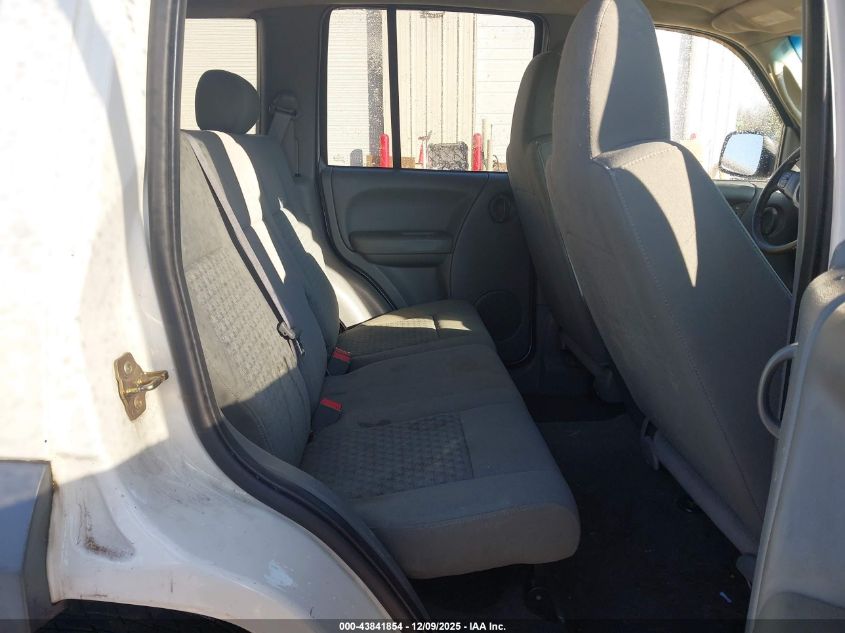 2005 Jeep Liberty Sport VIN: 1J4GK48K45W502790 Lot: 43841854