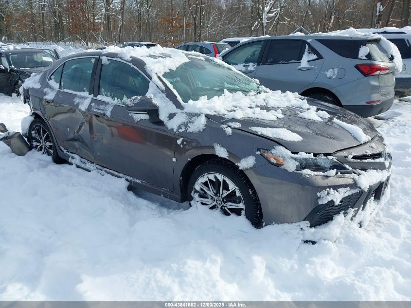 TOYOTA CAMRY SE AWD