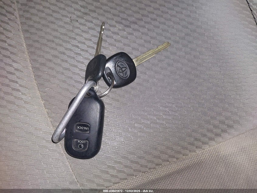 JTEDD21AX50113675 2005 TOYOTA HIGHLANDER photo no. 11