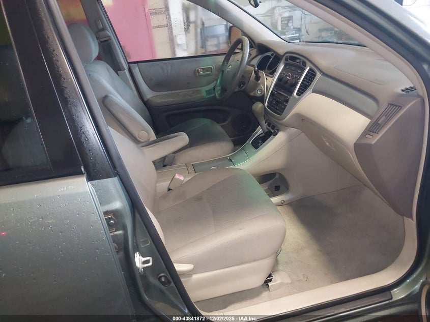 JTEDD21AX50113675 2005 TOYOTA HIGHLANDER photo no. 5