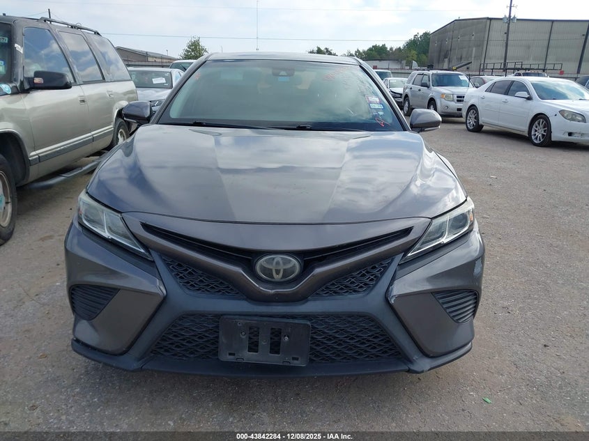 4T1B11HK9JU523900 2018 TOYOTA CAMRY photo no. 11