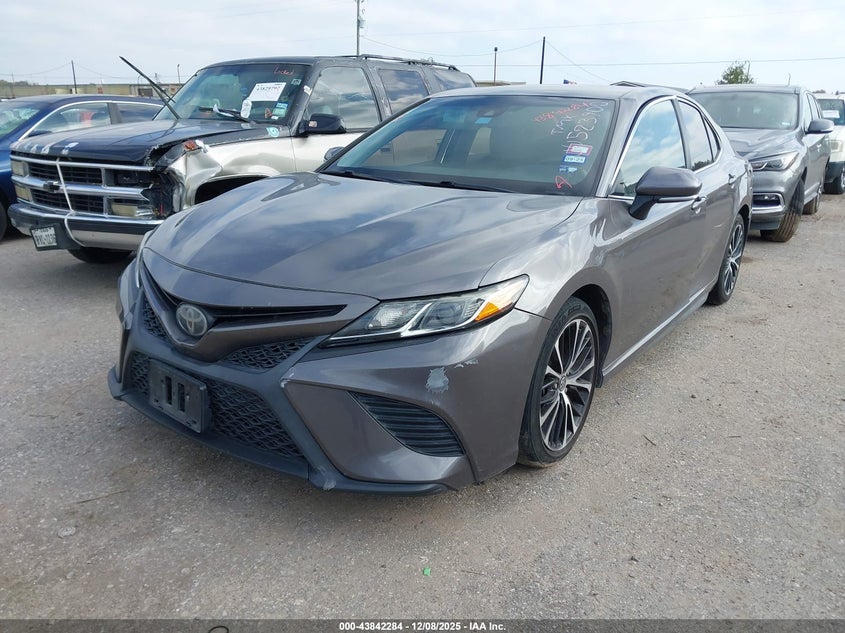4T1B11HK9JU523900 2018 TOYOTA CAMRY photo no. 2