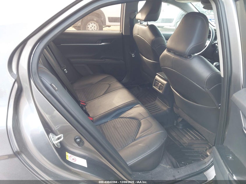 4T1B11HK9JU523900 2018 TOYOTA CAMRY photo no. 8