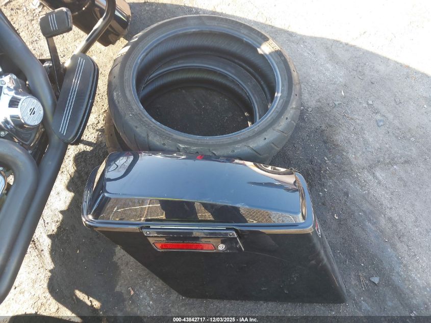 2013 Harley-Davidson Flhx Street Glide VIN: 1HD1KBM12DB652642 Lot: 43842717