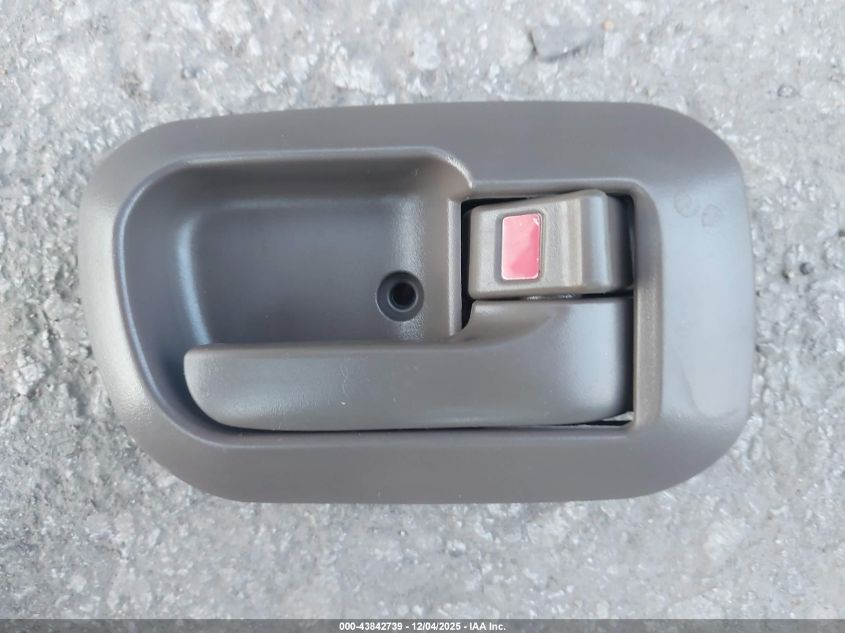 2000 Toyota Sienna Xle VIN: 4T3ZF13C6YU246348 Lot: 43842739