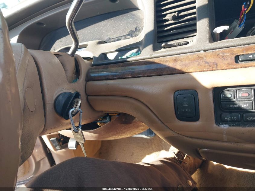 1996 Lincoln Town Car Sgn/Dmnd Anv/Cypress/Jn VIN: 1LNLM82W7TY708149 Lot: 43842788