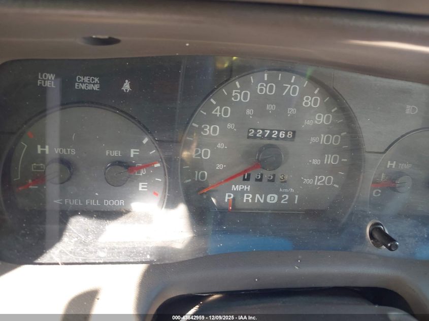 2001 Mercury Grand Marquis Gs VIN: 2MEFM74W71X715218 Lot: 43842959