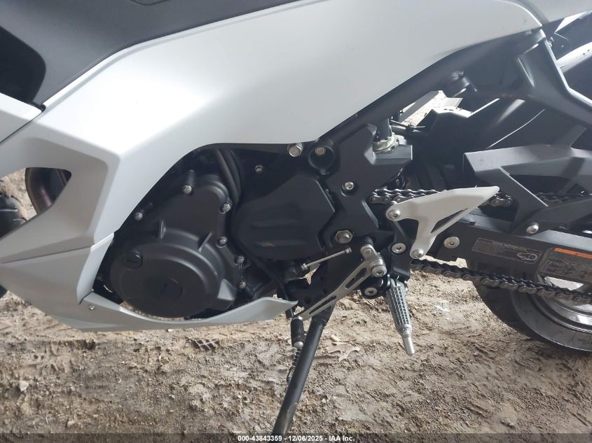 2025 Kawasaki Ex500 VIN: ML5EXGG19SDA69870 Lot: 43843359