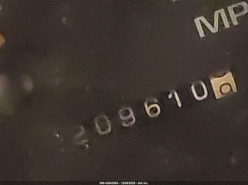 1998 GMC Yukon Sle VIN: 1GKEK13R9WJ723658 Lot: 43843554